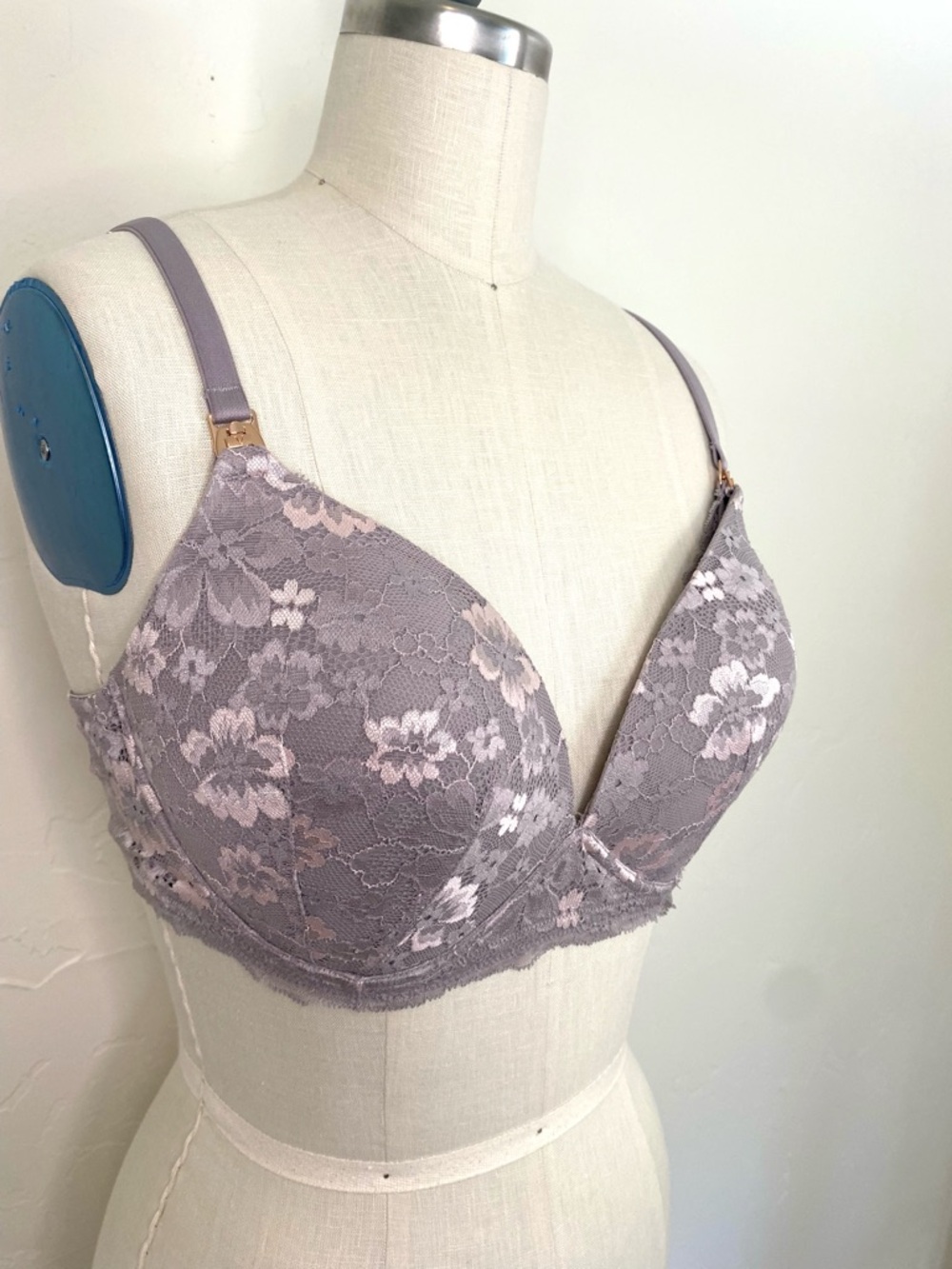 Victoria's Secret 38D Nursing Bra No Underwire Body by Victoria Lace Rose Gold